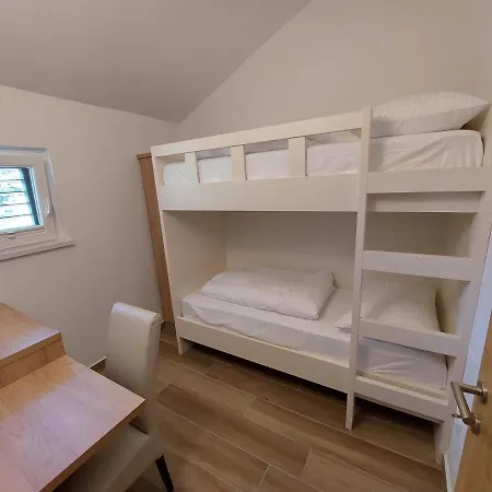 Prenocisca V Kraski Hisi Gasthuis