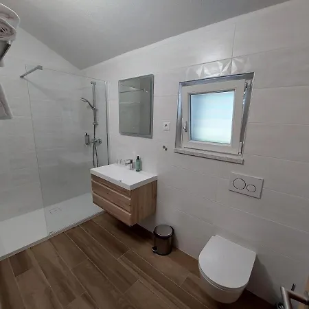 Prenocisca V Kraski Hisi Maison d'hôtes 3*