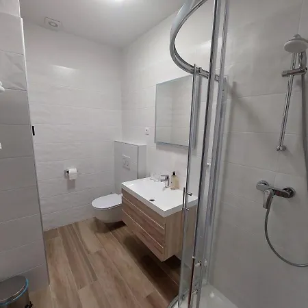 Prenocisca V Kraski Hisi 3* Komen