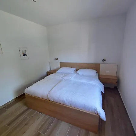 Prenocisca V Kraski Hisi 3*