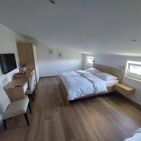 Prenocisca V Kraski Hisi Gasthuis