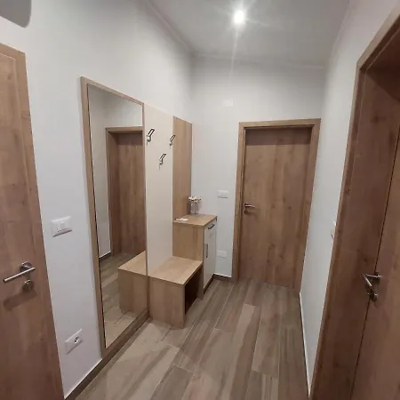 Prenocisca V Kraski Hisi 3* Komen