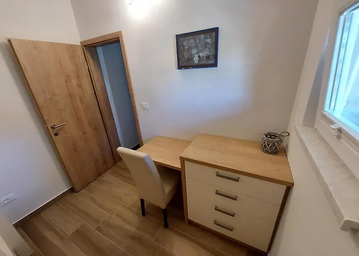 Prenocisca V Kraski Hisi Pensión Komen