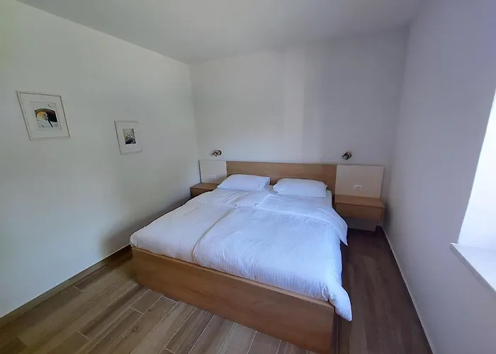 Prenocisca V Kraski Hisi 3*